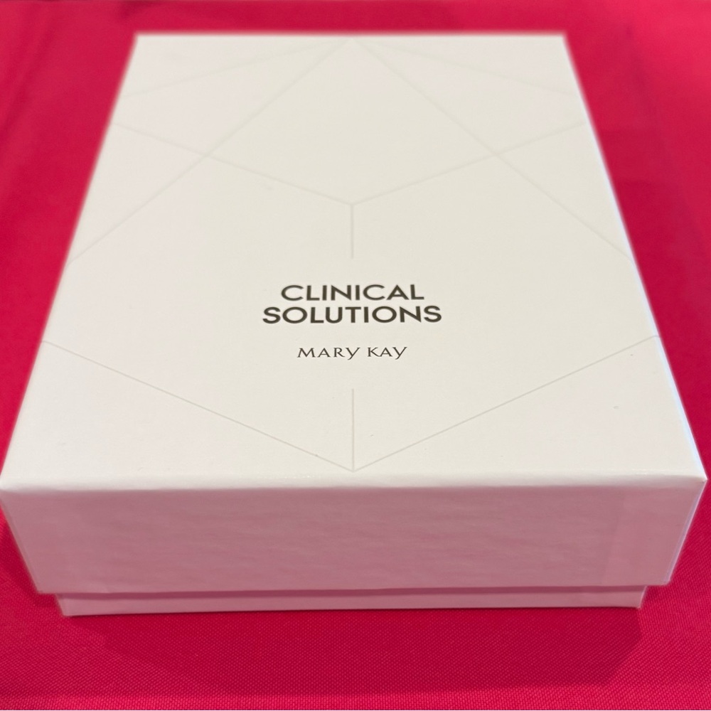 Mary Kay Clinical Solutions 0.5 Retinol Set with Calm + Restore Facial Milk NIB